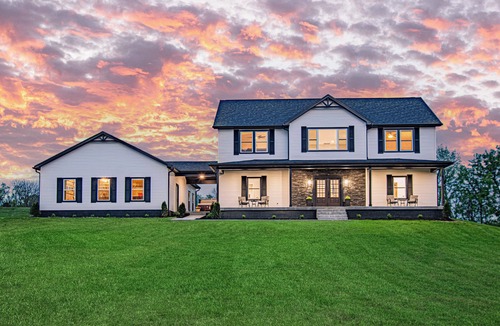 Perry Park House | LUX Farmhouse on Bourbon Trail! Hot tub, Game Room, Firepit, Private, 5-Acres