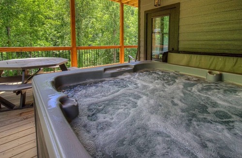 Sevierville Cabin | Lux Hilltop Retreat Smoky Mountain Cabin