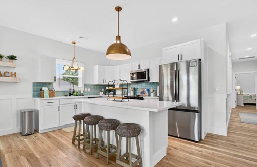 Tranquil Harbour House | Lux Oak Island Retreat | Walk to Beach | Private Suite + Fenced Yard!