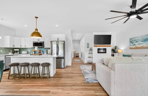 Tranquil Harbour House | Lux Oak Island Retreat | Walk to Beach | Private Suite + Fenced Yard!