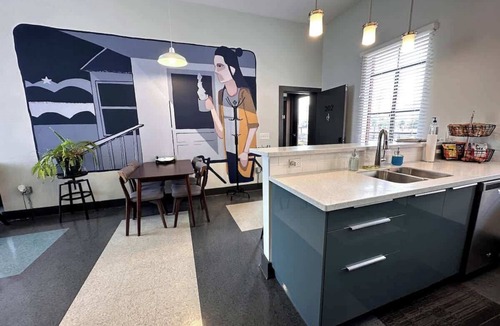 Roanoke Apartment | Luxe downtown loft | arts & ale walkable