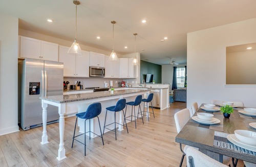 Mountain Island House | Luxe King 4BR Townhouse to Uptown CLT