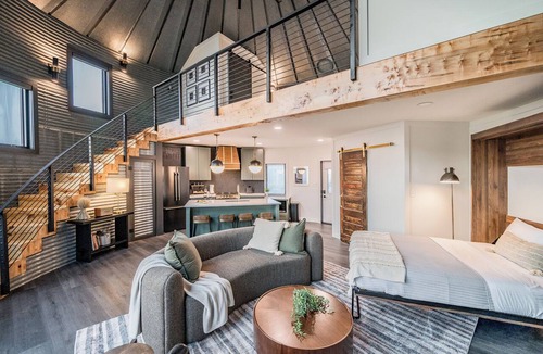Daniels Hill House | Luxe Silo w/River Views <.5 mi to Downtown