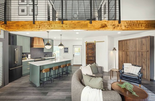 Daniels Hill House | Luxe Silo w/River Views <.5 mi to Downtown