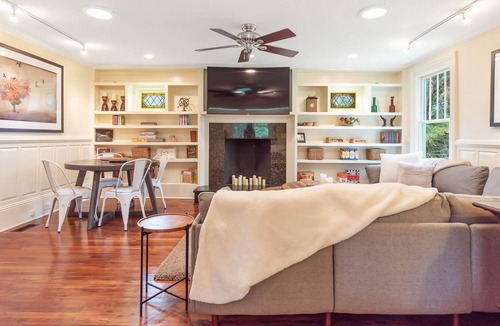 Durham House | Luxurious 150yr old home near Duke with private heated indoor pool & 3 acres