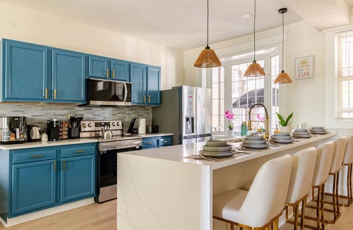 Northeast House | Luxurious 5 Bedroom House!1 Mile from Capitol Hill!