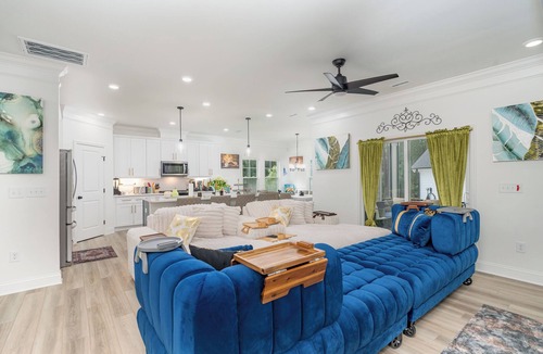 Hayes House | Luxurious 5-bedroom house with swim-spa, fitness&weight room, game room, & more!