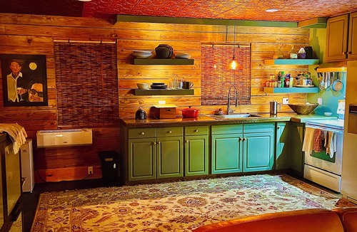Milltown Cabin | Luxurious romantic spacious & private 1 BR cabin Heating & AC in Columbia KY