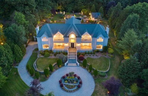 Saddle River House | Luxurious white brick villa
