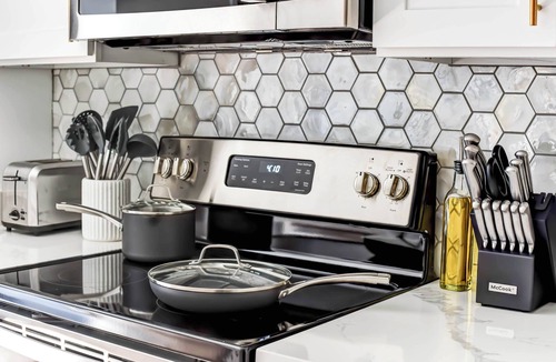 Park View House | Luxury 12-BR DC Mansion+Rooftop Patio | Sleeps 28