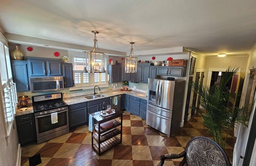 Owensboro House | Luxury 1920's 6-bedroom home centrally located in Owensboro