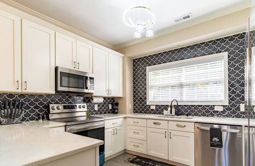 Northeast Raleigh House | Luxury 2BD Retreat, King Suite, Spa Baths, Pet Friendly, Near Downtown Raleigh
