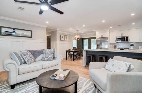 Augusta House | Luxury 3bd/2ba Home in Quiet Cul-de-Sac