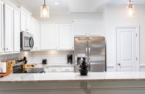 Greenville House | Luxury 3BR/3BA Smart Home Near ECU & Vidant Hospital w/Fast WiFi & EV Charging!