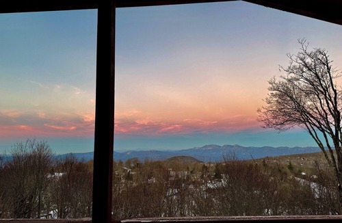Beech Mountain Ski Chalet | Luxury 3BR Cabin ~ Hot Tub · Fire Pit · Long-Range Views ~ Dogs Welcome
