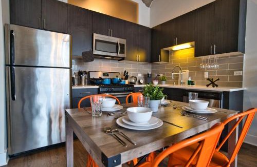 Near South Side Apartment | Luxury 3BR Spacious Suite Sleeps 8 Guests with Patio, Skyline View, Optional Parking and Gym Access Near McCormick Place and Lakefront