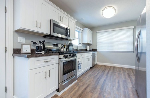 Near Northwest House | Luxury 4 BR 2 BA home walking distance to Notre Dame