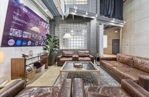 Chatham-Arch House | Luxury 5BR Mass Ave Retreat w Gym & Sauna