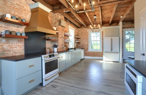 Hummelstown House | Luxury Angus Ranch Estate Pool & HotTub Private 50-Acre Retreat Near Hershey