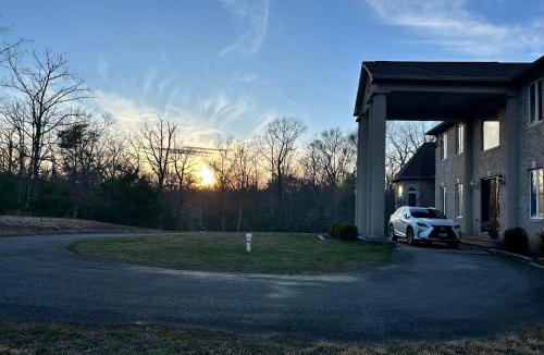 Croom House | Luxury BnB Guest suite with movie theater, Lounge and Gameroom