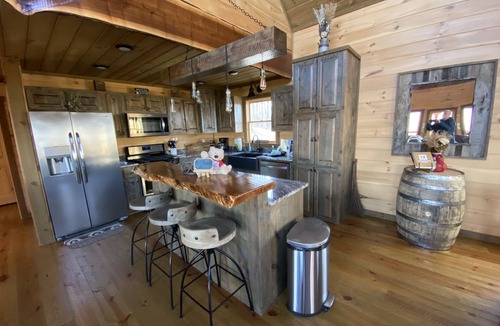 Blue Ridge Cabin | Luxury Cabin, Incredible View, Amazing Sunrise+Sunset, Secluded, Pet Friendly