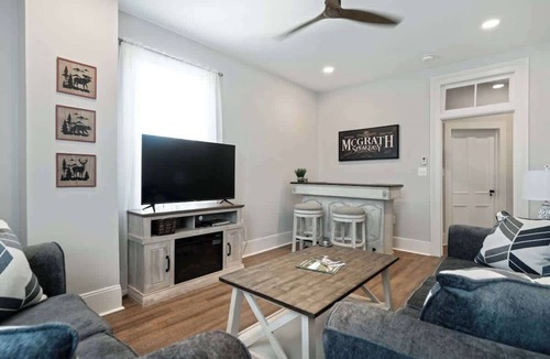 Luray Apartment | Luxury Condo at Luray - Mins to Main St & Caverns!