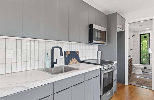 Young Harris Apartment | Luxury Container | Retreat In Bloom Pool Sauna