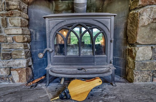 Floyd Cabin | Luxury-Cozy Mountain Retreat for Nature Lovers-Wildlife,Views & Complete Privacy