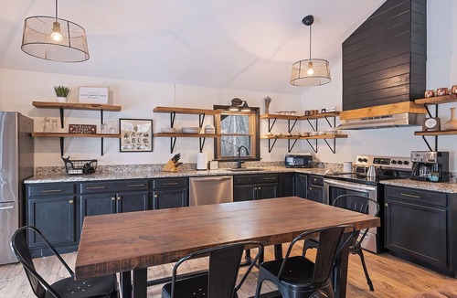 Sylva Cabin | Luxury Family Friendly Renovated Mountain Lodge w Hot Tub - Peaceful Retreat