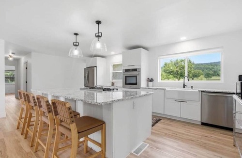 Evensville House | Luxury Golf Course Retreat with Mountain Views