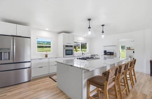 Evensville House | Luxury Golf Course Retreat with Mountain Views
