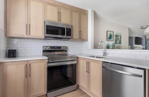 Berkeley Apartment | Luxury Grand Vacation Stay in Gorgeous Willamsburg