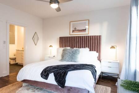 Hillsboro West End House | Luxury Hillsboro Village Rooftop Retreat Sleep 12 w Chef s Kitchen Smart TVs & Garage Walk to Vanderbilt Pancake Pantry & Boutique Shopping Minutes to Broadway 12 South & The Parthenon 24 7 Hospitality