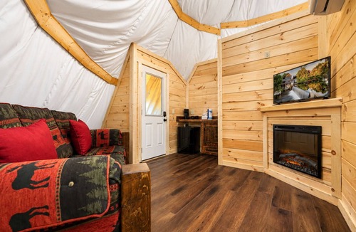 Pigeon Forge Resort | Luxury King Tepee Cabin, Parkside Resort Pigeon Forge Near Dollywood