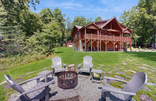 Mills River Cabin | Luxury Lakefront Cabin Near Asheville | Private Fishing Dock, Fire Pit, Kayaks