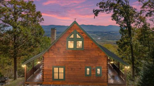 Luray Ski Chalet | Luxury Log Cabin - Mountain Views - 2 King Suites - Sauna & Firepit - 15 miles to National Park