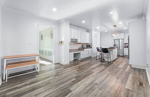 Upper Marlboro House | Luxury modern mansion/Cabin Near Washington DC-on over 4 Acres of private land.