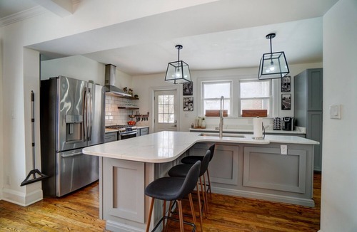 Roselawn Finance House | Luxury Modern Oasis 4BR 3BA Farmhouse, 10min to DT