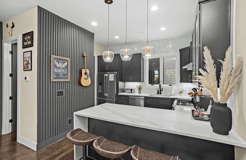 Buena Vista House | Luxury Nashville - Rooftop, FireTable & City Views