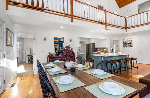 Chestnut Springs House | ​Luxury Oasis w/outdoor lounge! Hiking, lakes, brew trails & golf. Pet friendly!