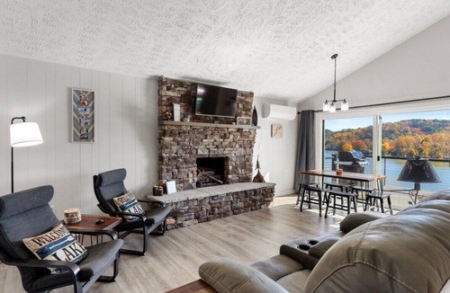 Pulaski House | Luxury Waterfront Cottage/Panoramic Views/Fully Renovated