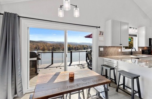 Pulaski House | Luxury Waterfront Cottage/Panoramic Views/Fully Renovated