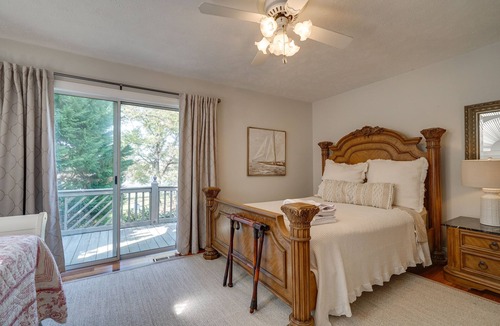 Long Beach House | Luxury Waterfront Retreat, Kayaks, Bikes Perfect for Small Family Gatherings!