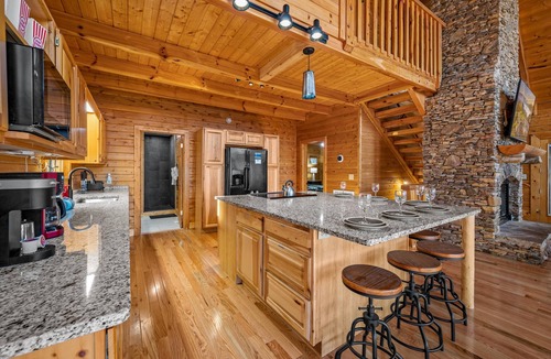 Sevierville Cabin | Magic Bunk Room|Pool|Outdoor Lounge|Chef's kitchen|Theater|Arcade|Dogs OK