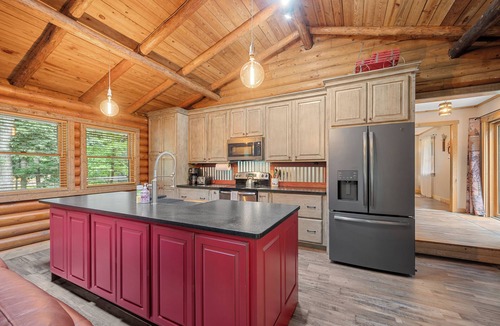 Kabletown Cabin | Magical Log Cabin w/Fireplace/15 min to Harpers