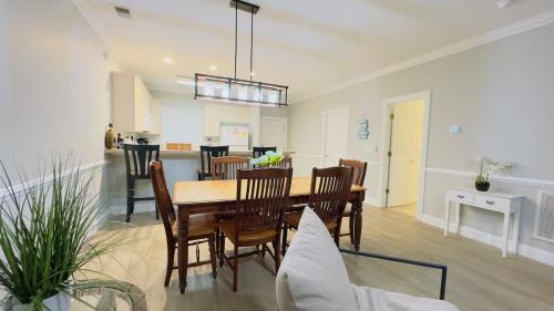 Central Myrtle Beach Apartment | Magnificent 2BR condo ground floor Pool
