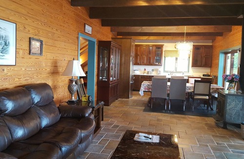 Langston House | Main Channel Lake Guntersville waterfront home with beautiful view & deep water.