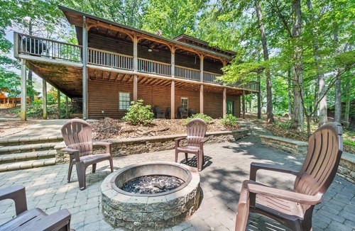 Union Hall Cabin | Main Channel Lots of Water. Five beautiful cabins all on the same property. Great for family reunions, corporate retreats or other small groups. Ask about our event space.