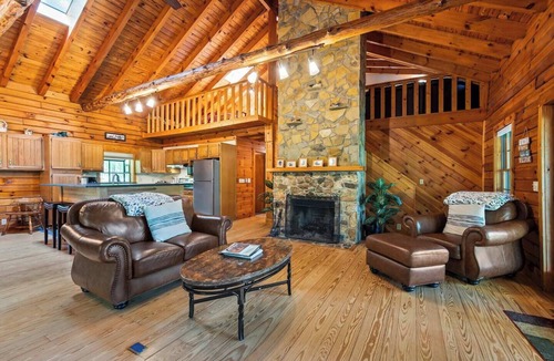 Union Hall Cabin | Main Channel Lots of Water. Soak in a one-of-a-kind oak-barrel hot tub, play a game of pool, and watch the sunrise over the Lake. The Lodge at Pine Haven — a spacious lakefront log home on an 8-acre micro-resort. Book one cabin or all 5 (sleeps 36).