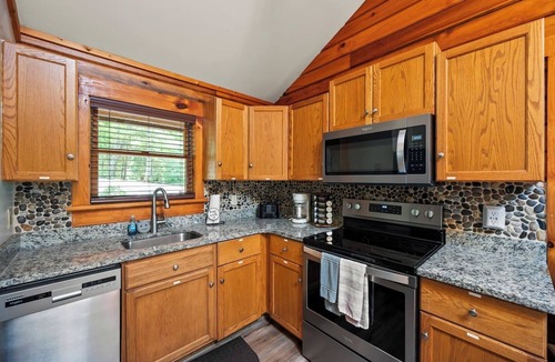 Union Hall Cabin | Main Channel Lots of Water. Comfy Cabin with stunning lake views, perfect for a serene escape at SML.
